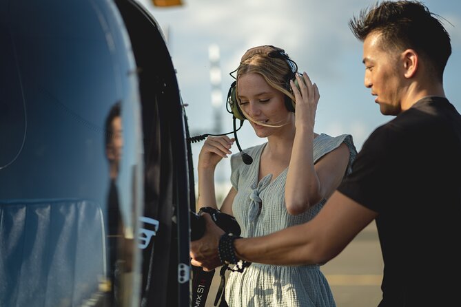 18 Minutes SHARED Helicopter Tour in Honolulu - Diamond Head and the 1899 lighthouse