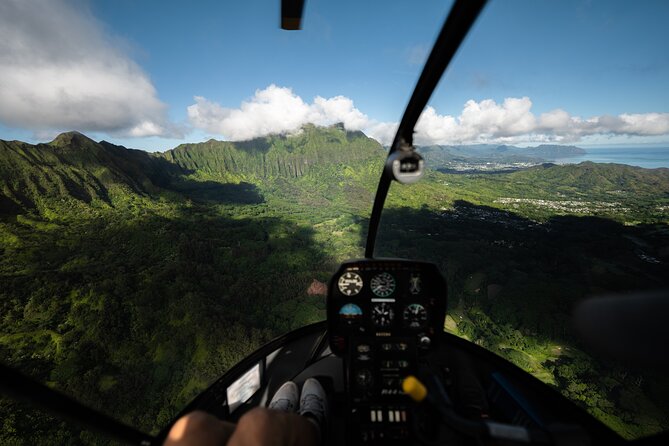 18 Minutes SHARED Helicopter Tour in Honolulu - Downtown Honolulu, Punch Bowl, and the H201 interchange
