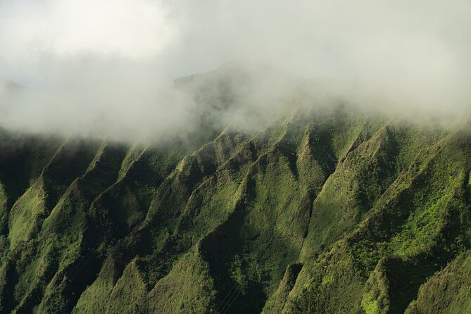 18 Minutes SHARED Helicopter Tour in Honolulu - Doors-off flying and photography