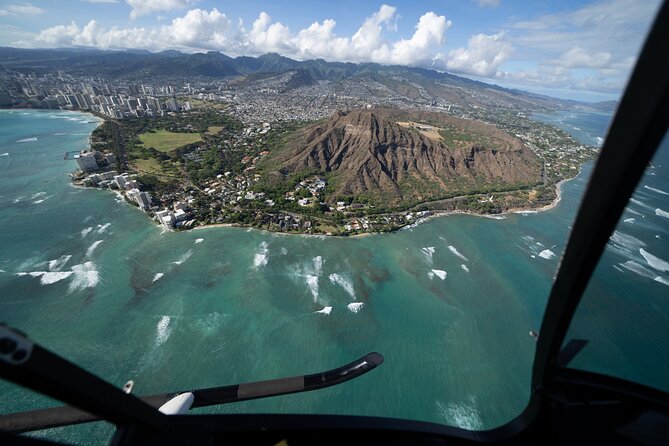 60 Minutes SHARED Helicopter Tour in Honolulu - Koʻolau ridges, Kaneohe Bay, and Jurassic Park