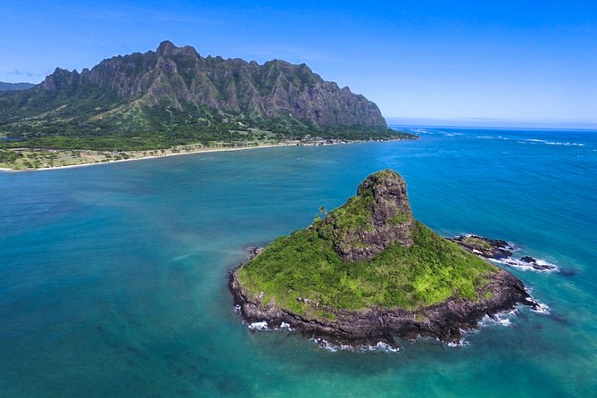 The windward coast of Oahu with Mokolii island offshore