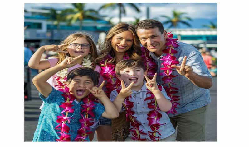 Arrival Lei Greeting --HNL to Waikiki Private Transfer - Why Flight Tracking Helps