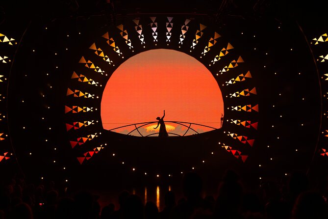 'Auana by Cirque du Soleil at the Waikiki Beachcomber Hotel - Planning your evening in Waikiki