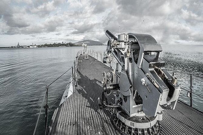 Battleships of WWII at Pearl Harbor from Waikiki - Punchbowl and the view over Honolulu