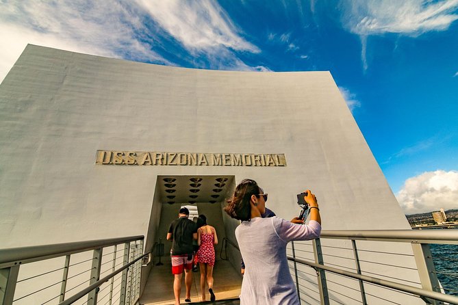Best Of Pearl Harbor: The Complete Experience Tour - Starting before breakfast in Honolulu