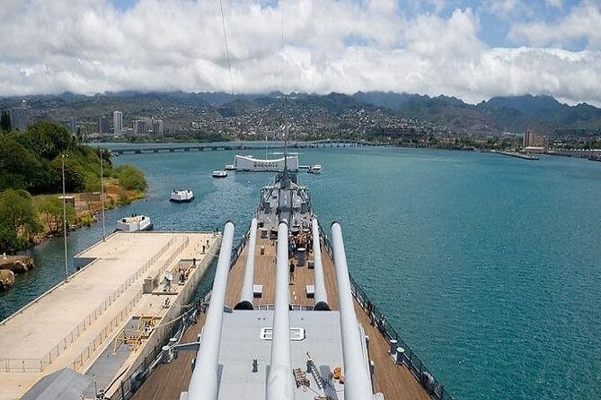 Complete Pearl Harbor Experience from Waikiki Area Hotels - The return through Honolulu’s historic center