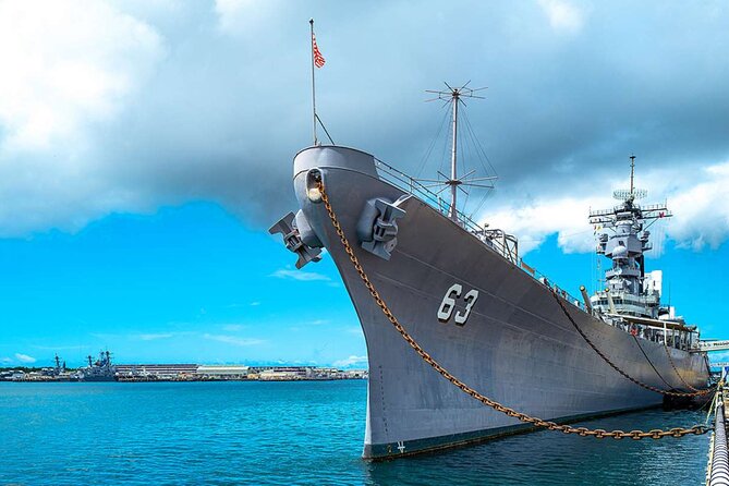 Deluxe Arizona Memorial and USS Missouri Battleship Tour - The Honolulu drive back to Waikiki
