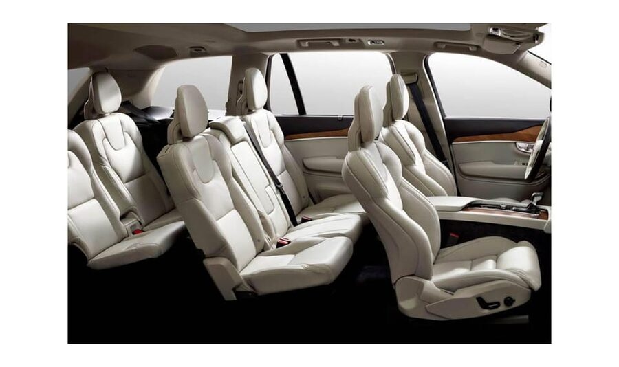 DEPARTURE-Private Transfer waikiki to HNL airport by minivan - Loading luggage and leaving the hotel