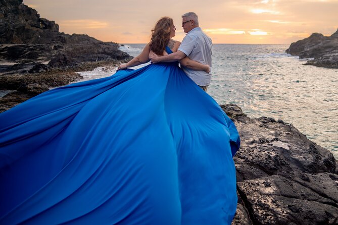 Flying Dress Photoshoot on Oahu - Choosing the color before the camera comes out