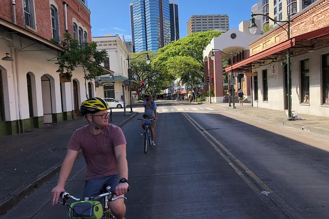 Historical Honolulu Bike Tour - Kaka’ako’s murals and changing city blocks