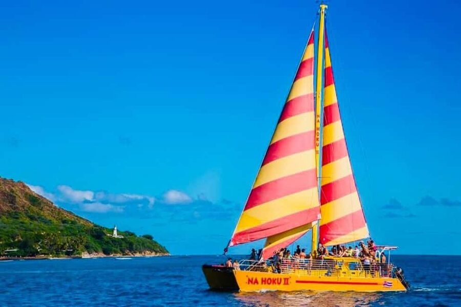 Honolulu: 1-Hour Friday Night Fireworks Cruise with Drinks - What the one-hour Honolulu cruise is really about