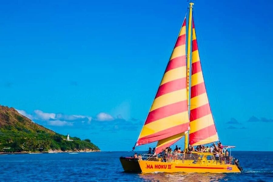 Honolulu: 1-Hour Friday Night Fireworks Cruise with Drinks - Who will enjoy this most
