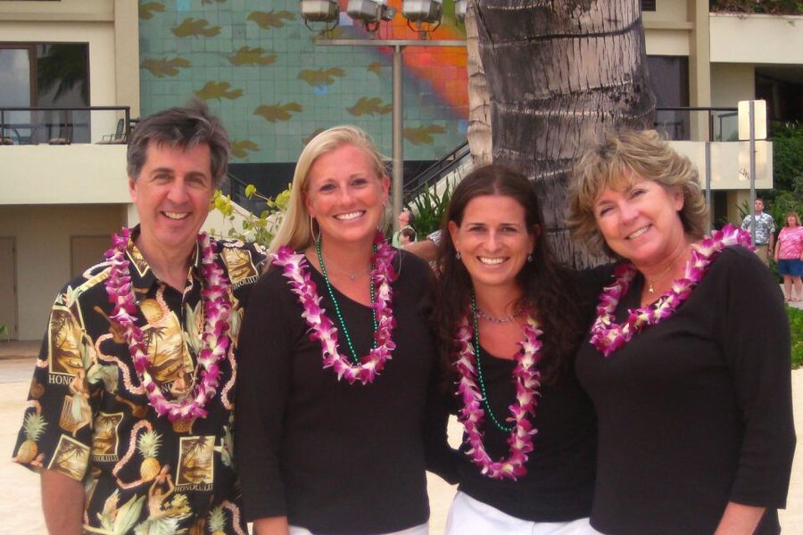 Honolulu Airport Custom Lei Greeting - Choose Your Lei - Finding your greeter at Honolulu Airport