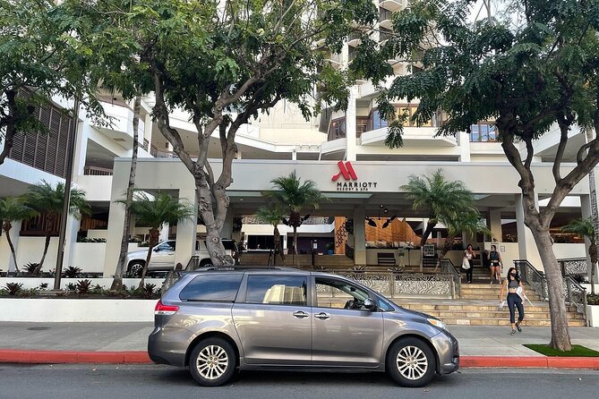 Honolulu Airport & Ko Olina Hotels Private Transfer by Minivan (up to 5 people) - Clean vehicles, luggage help, and driver service