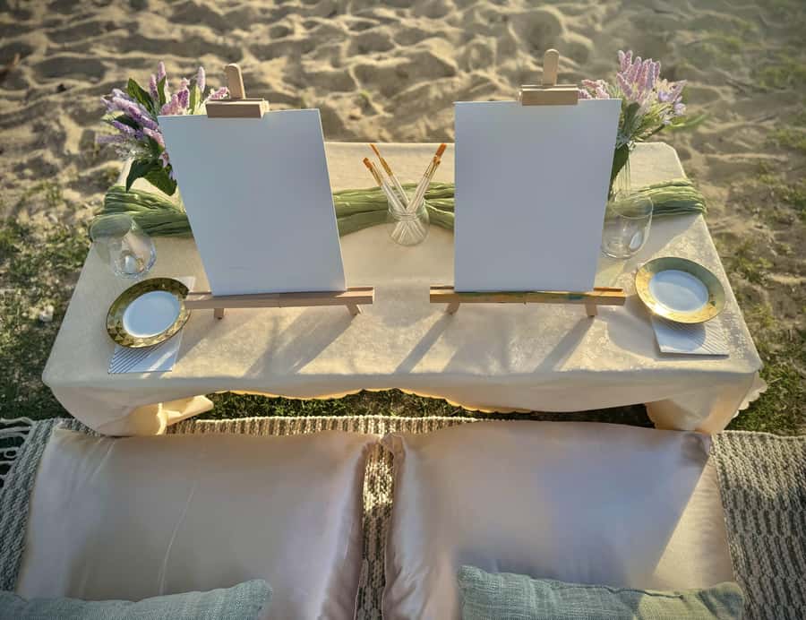 Honolulu: Beachside Luxury Picnic & Paint - Who will enjoy this most
