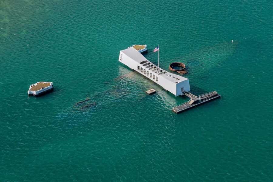 Honolulu: Blue Skies of Oahu Helicopter Tour - Pearl Harbor, the Arizona Memorial, and the Battleship Missouri