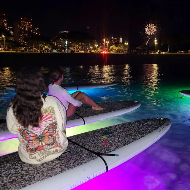 Honolulu: Fireworks Glow and Flow Yoga Class - Starting at dusk with the Honolulu skyline