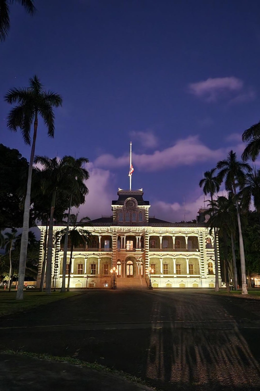 Honolulu: Ghosts of Old Honolulu Walking Tour - Meeting Lopaka at the King Kamehameha Statue