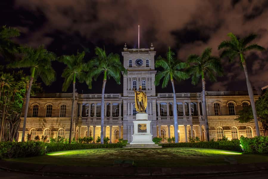 Honolulu Haunts: Ghosts and Spirits Walking Tour - Key points at a glance