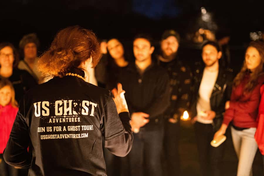 Honolulu Haunts: Ghosts and Spirits Walking Tour - The one-hour pace and outdoor format