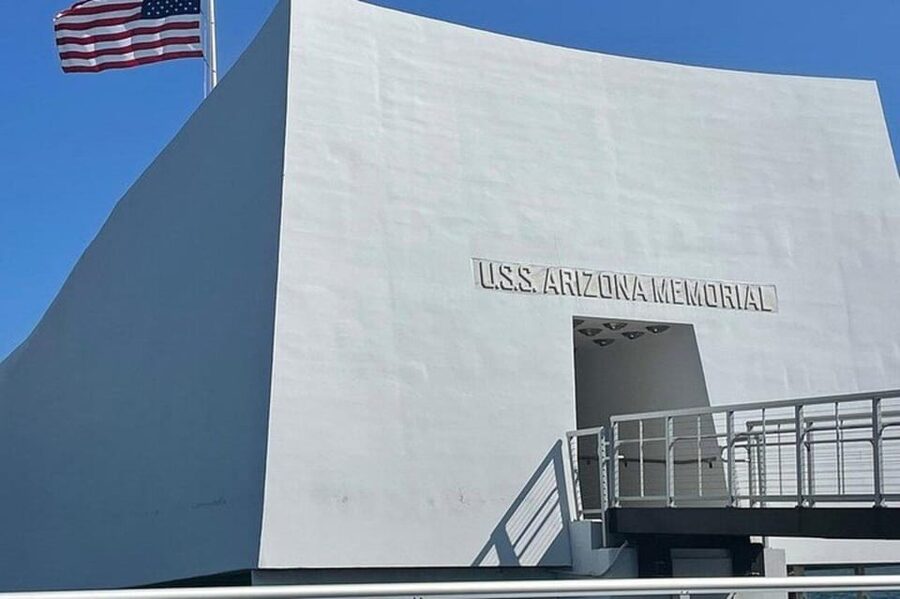 Honolulu: Pearl Harbor USS Arizona Memorial Tour - The guides are a major part of the value