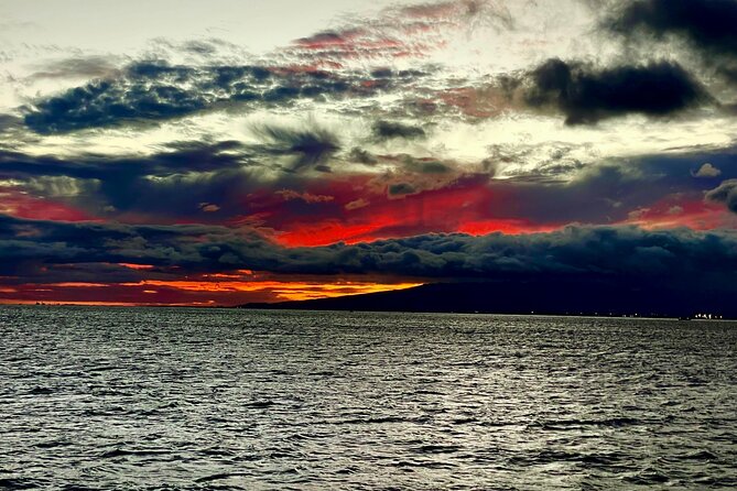 Honolulu Sunset Dinner Cruise with Friday Fireworks Show - Diamond Head and the return toward fireworks