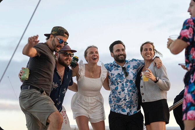 Honolulu Sunset Sail from Kewalo Harbor Including Drinks - A 90-minute route toward Waikiki