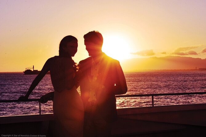 Honolulu: Three Star Deluxe Sunset Dinner Cruise and Show - Live jazz gives way to Hawaiian performance