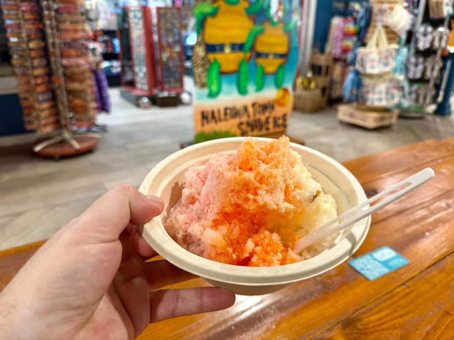 Honolulu: Waikiki Food Tour with Local Guide - Meeting Kalākaua and entering Waikiki
