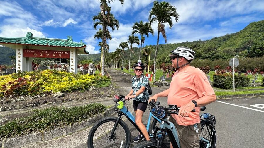 Manoa Falls eBike to Hike - From Kūhiō Beach to Manoa Valley