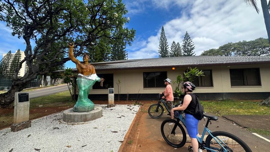Manoa Falls eBike to Hike - A guide who shapes the day