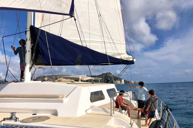 Moana’s Swim’n’Sail Cocktail Cruise Along the Waikiki Coast - Cocktails, music, and the mood onboard