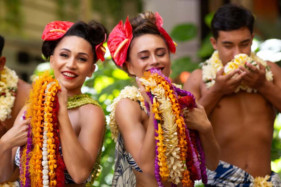 Oʻahu: Nā Lei Aloha Lūʻau & Dinner or Cocktail Show Option - The lei greeting sets the tone