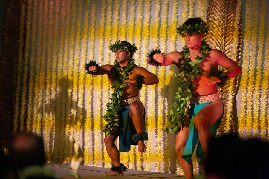 Oʻahu: Nā Lei Aloha Lūʻau & Dinner or Cocktail Show Option - Sunset, weather, and the rooftop setting