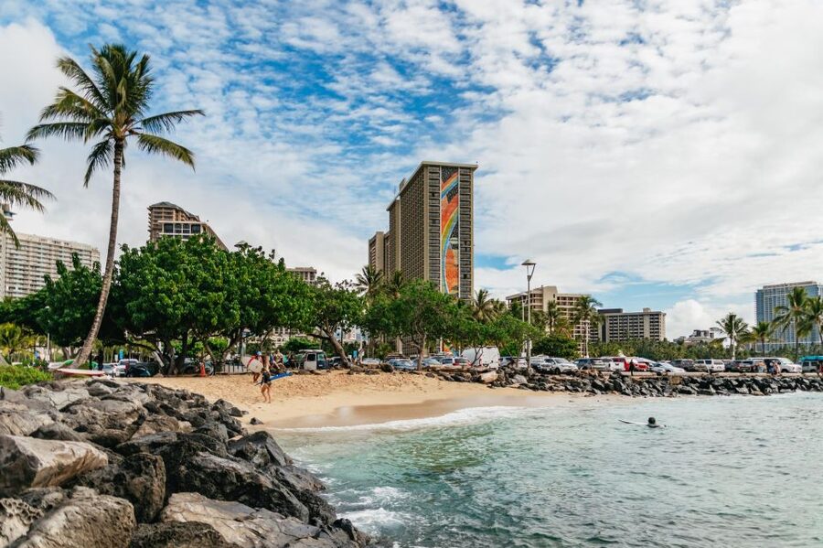 Oahu: Beginner-Friendly Waikiki Beach Surfing Lesson - The 20 to 30-minute beach briefing