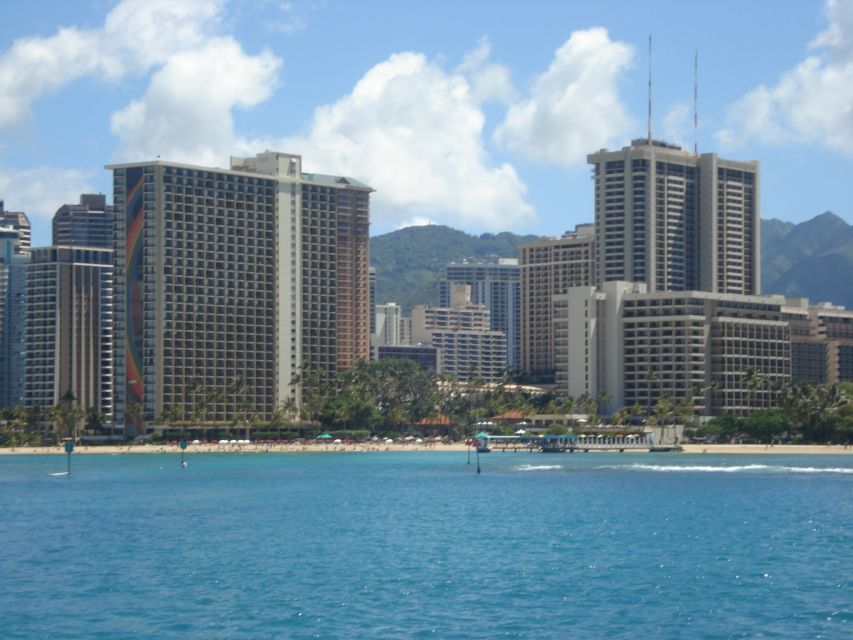 Oahu Boat Cruise to Diamond Head - Sailing toward Diamond Head from Waikiki