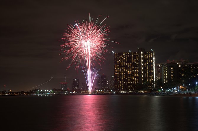 Oahu Catamaran Waikiki Sunset on 40 Foot Catamaran: Food and BYOB - Music, dogs, and a friendly crew