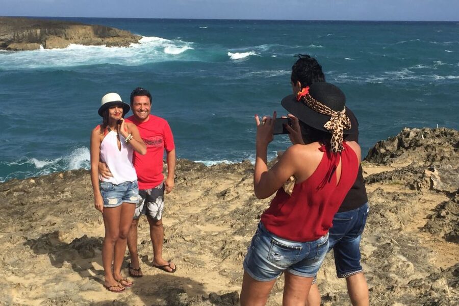 Oahu Circle Island Tour - Best Spots & Beaches - Starting in Waikiki and meeting the famous Duke