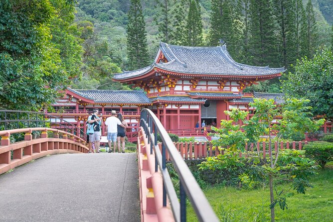 Oahu Deluxe Grand Circle Island Tour - Haleiwa gives you time to eat and browse