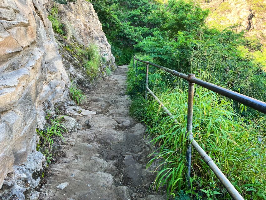 Oahu: Diamond Head Crater Trailhead Transfer & Entry Fee - Weather, traffic, and reservation issues