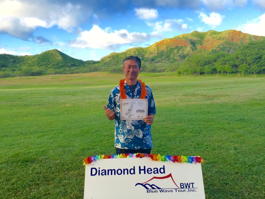 Oahu: Diamond Head Hike with Roundtrip Transportation - Entering Diamond Head at 6:00 AM