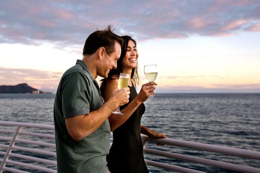 Oahu: Friday Night Fireworks Cocktail Cruise - Should you book The Majestic?