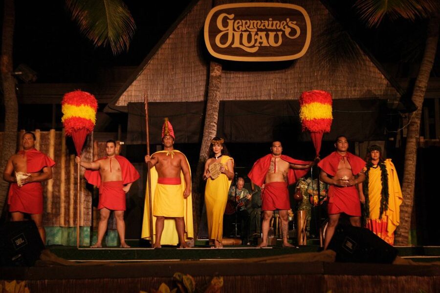 Oahu: Germaine's Traditional Luau Show & Buffet Dinner - Why the setting helps the show