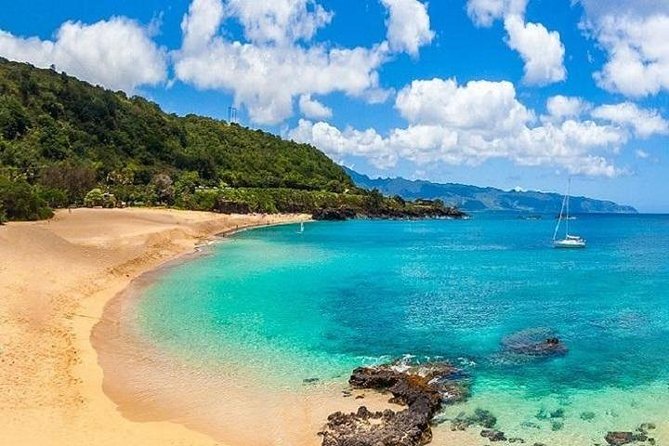 Oahu Grand Circle Island Experience from Waikiki - Lunch at Kahuku shrimp country