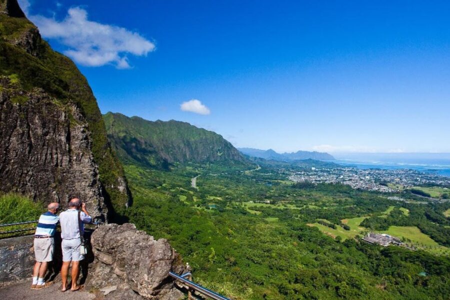 Oahu: Guided Tour of North Shore and Waimea Botanical Garden - Sunset Beach and the North Shore Surf Coast