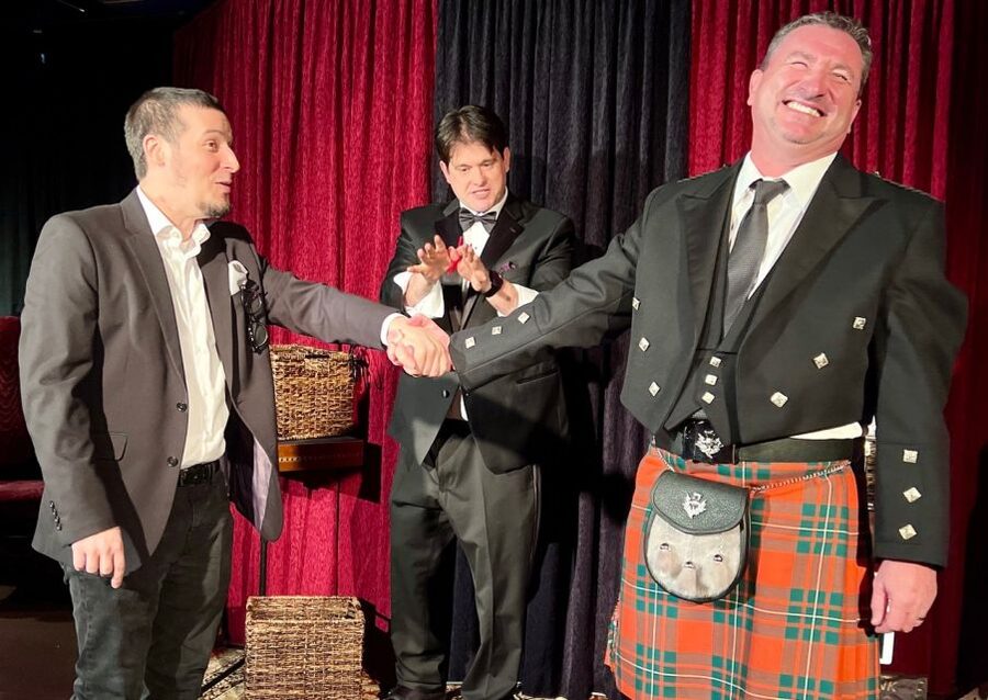 Oahu: Hilton Waikiki Beach Hotel Magical Mystery Show - Booking flexibility and timing