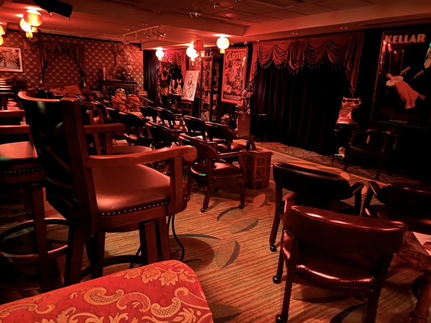 Oahu: Hilton Waikiki Beach Hotel Magical Mystery Show - Who will enjoy this most