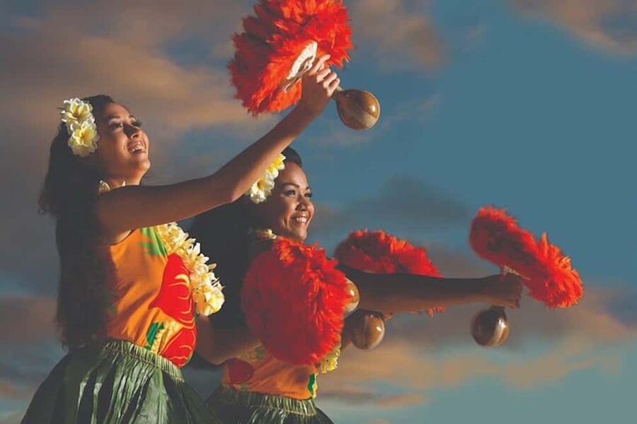Oahu: Hilton Waikiki Starlight Luau - Welcome drinks and the start of the evening
