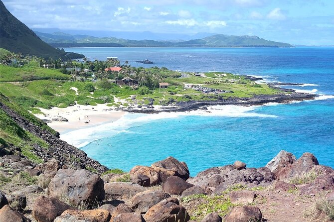 Oahu Island Sightseeing and Food Combo Tour - Guides, group size, and the feel of the day