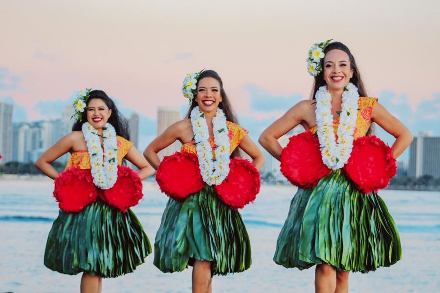 Oahu: Ka Moana Luau Dinner and Show at Aloha Tower - What comes with the $135 admission